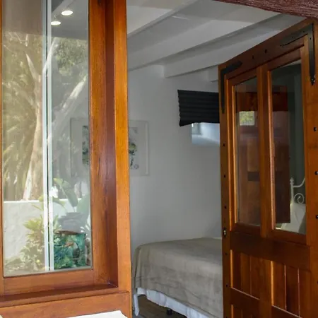 Apartamentos Delmas Апартаменты *