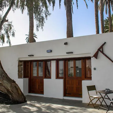 Apartamentos Delmas Haría